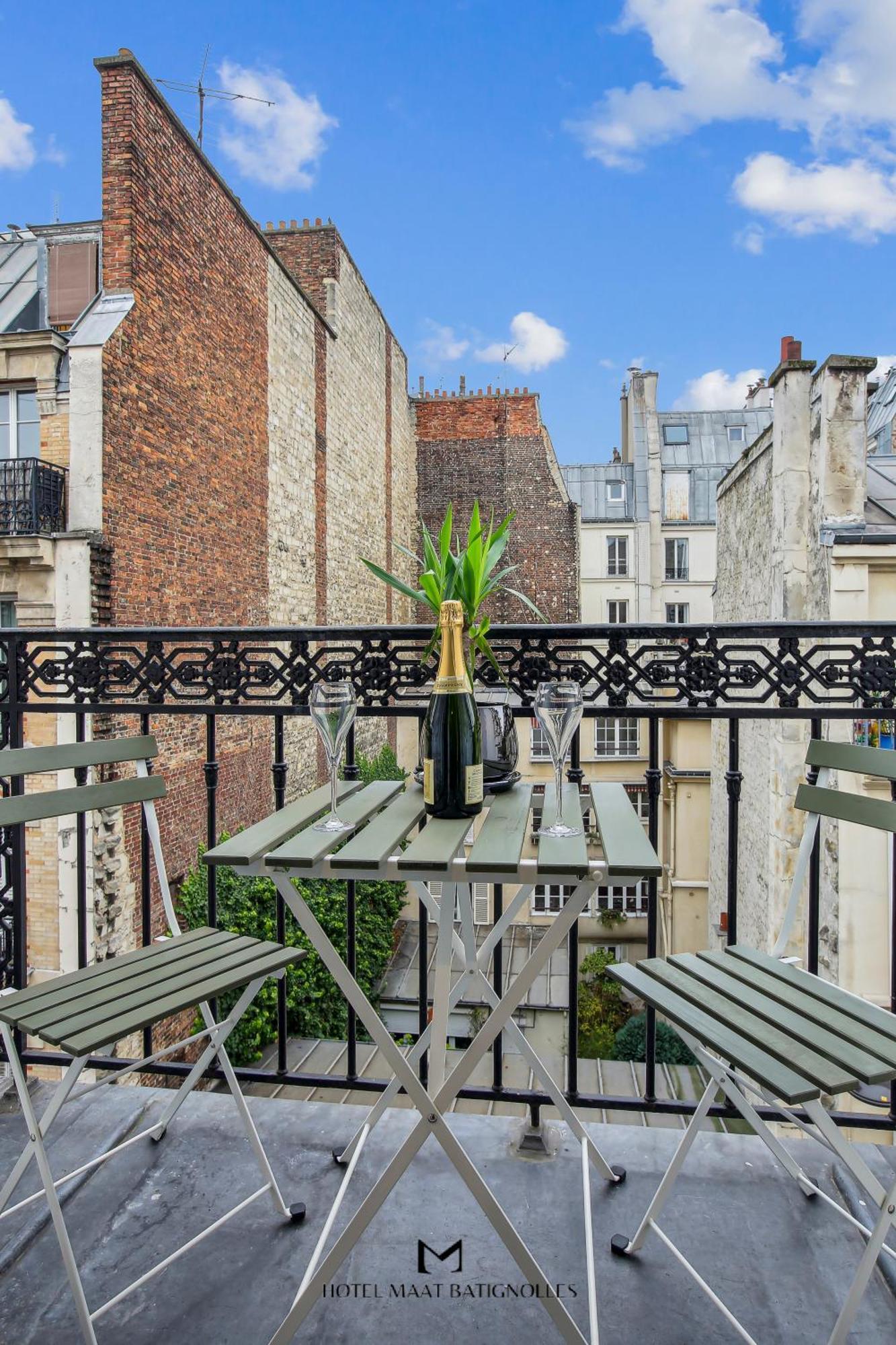Hotel Maat Batignolles Paris Extérieur photo